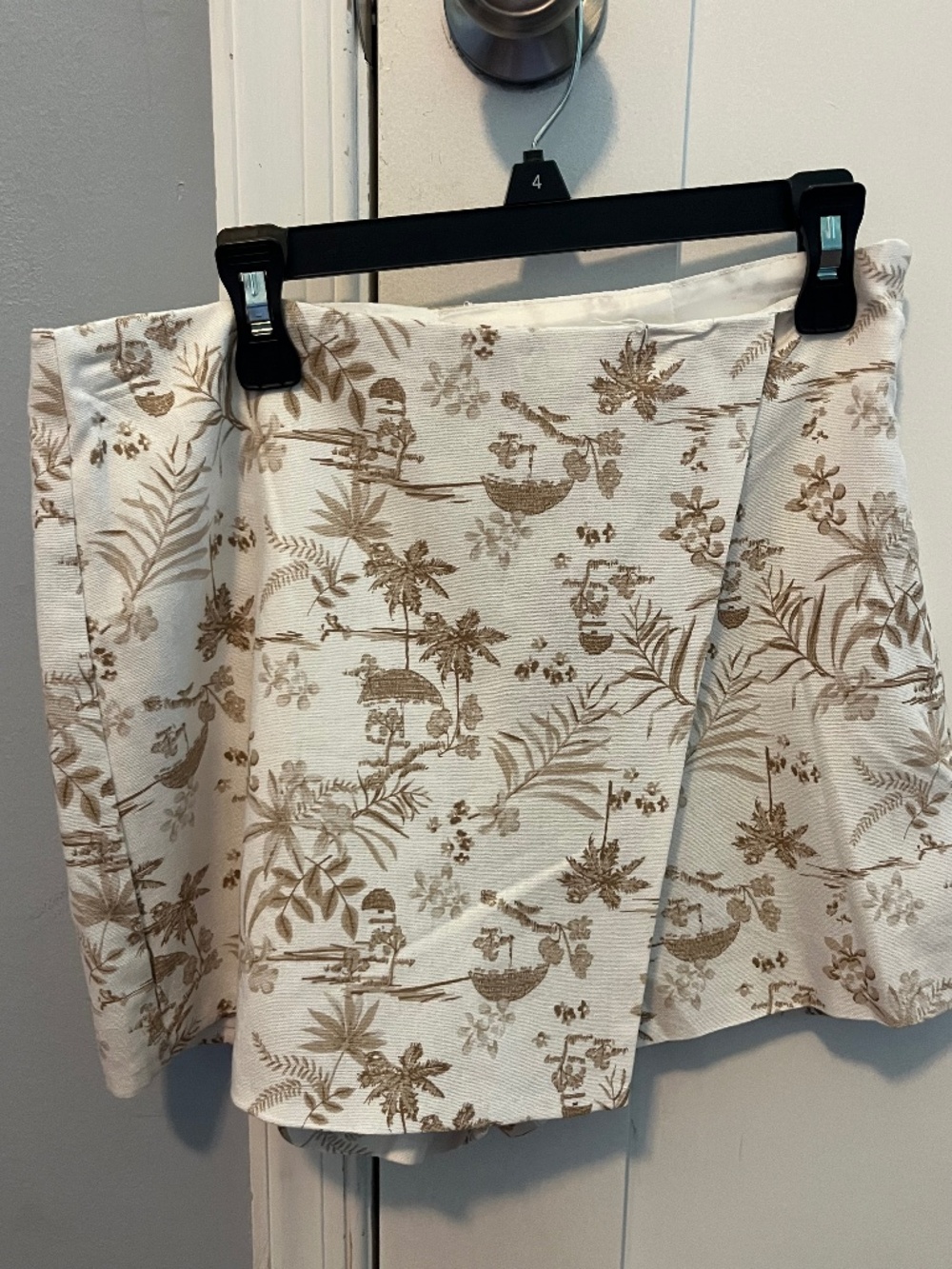NWT Francesca’s skort white and brown size S